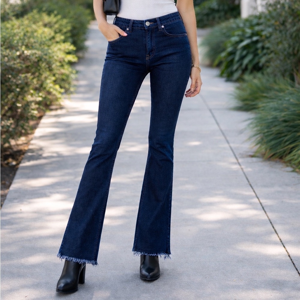 PAIGE black boot cut jeans 26 Lou Lou